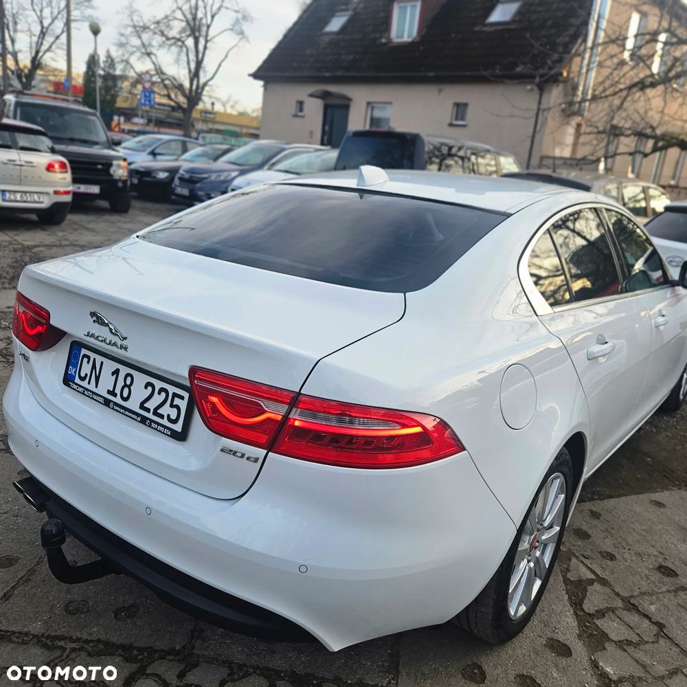 Jaguar XE - 40