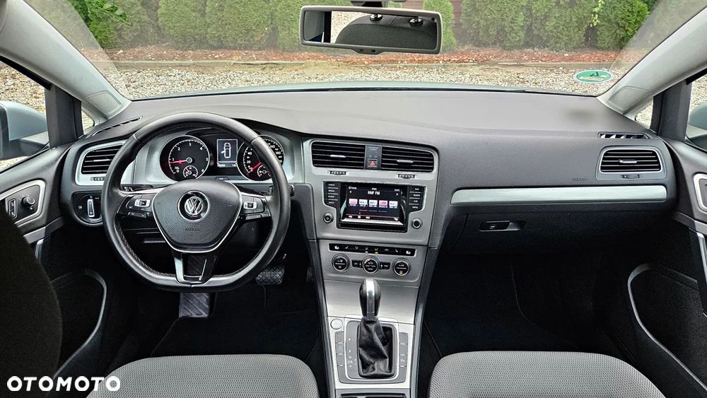 Volkswagen Golf - 24