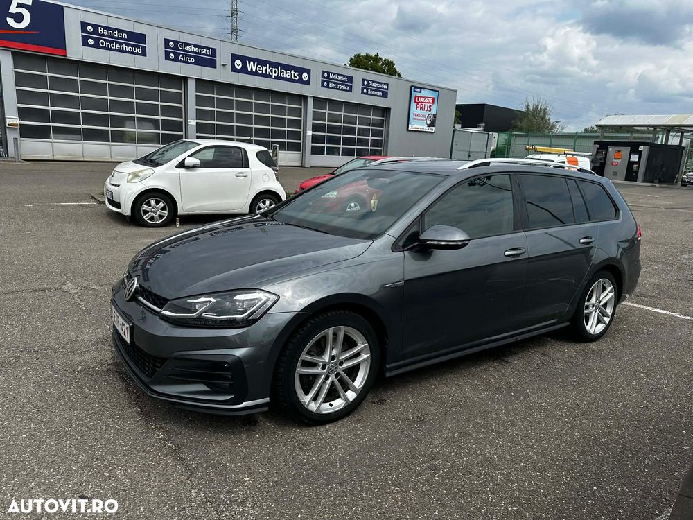 Volkswagen Golf - 1