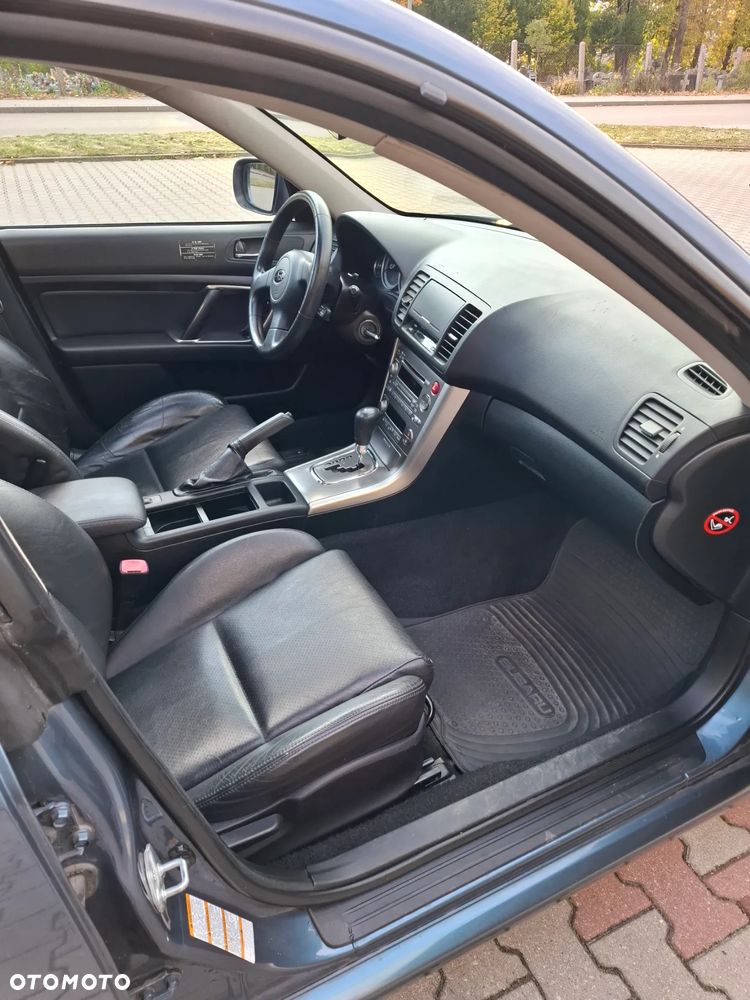 Subaru Legacy - 24