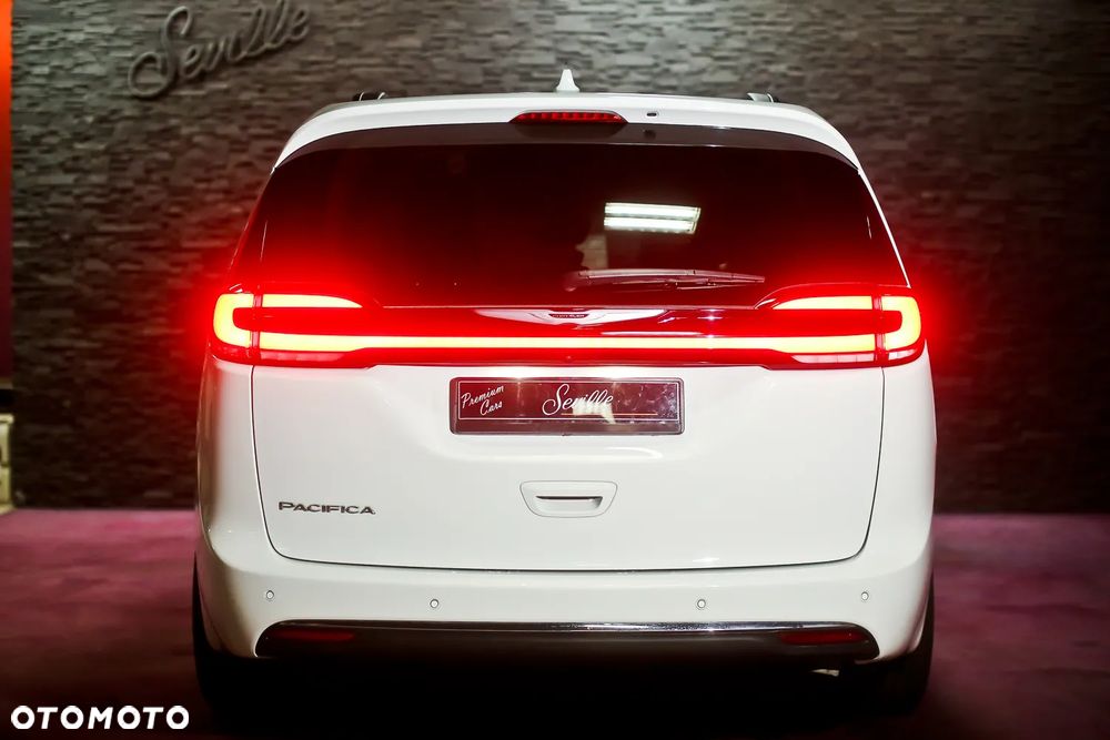 Chrysler Pacifica - 11