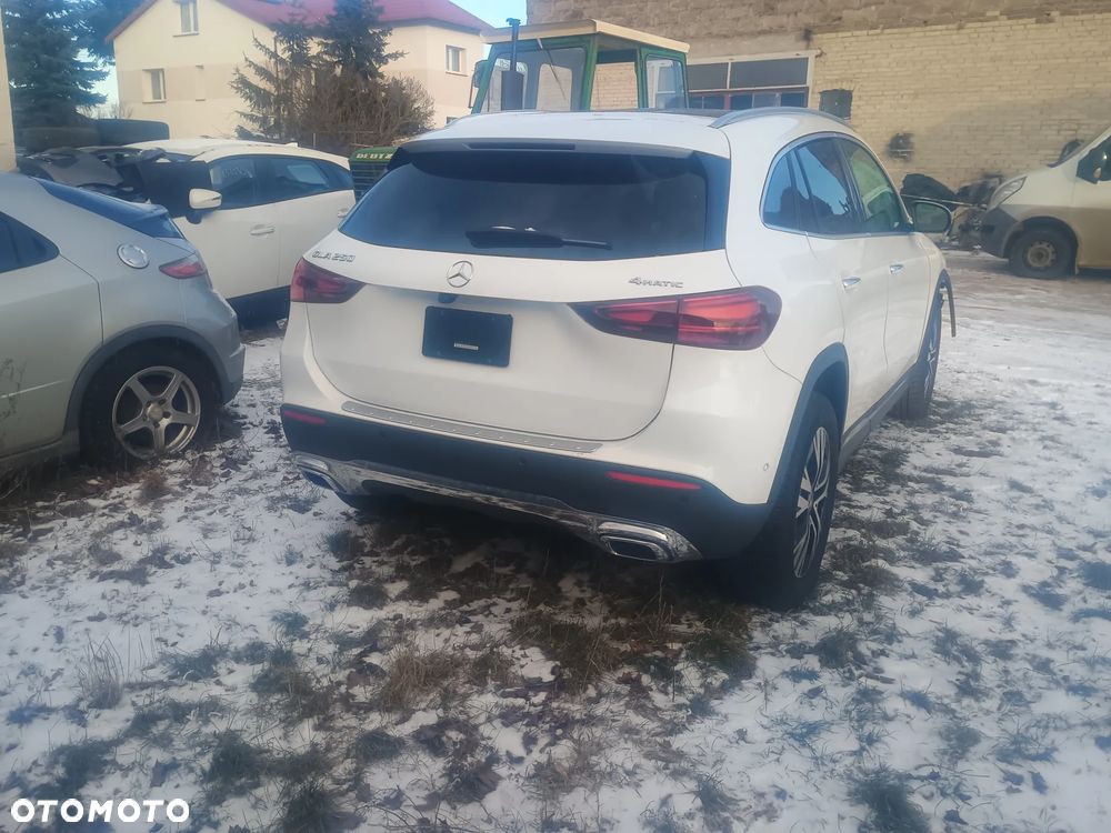 Mercedes-Benz GLA 250 4Matic 8G-DCT Style - 5