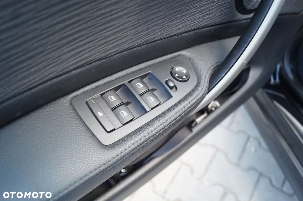 BMW Seria 1 116i - 23