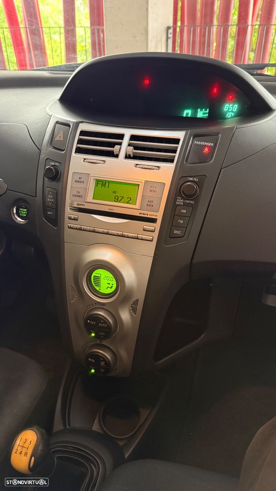 Toyota Yaris 1.0 VVT-i Sol AC+VSC - 9