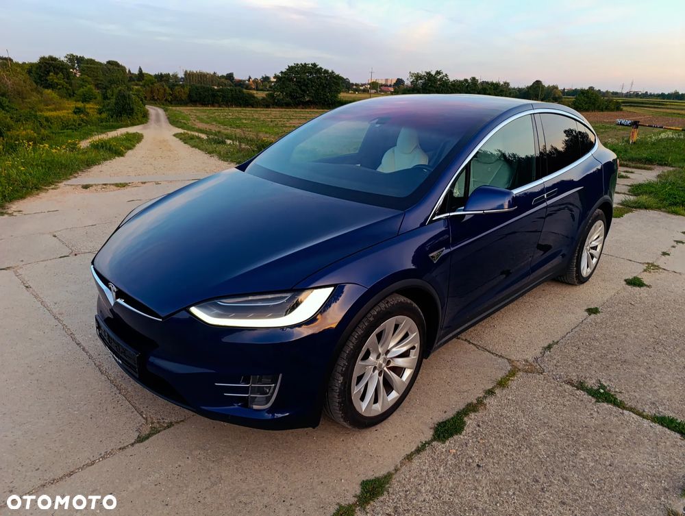 Tesla Model X - 22