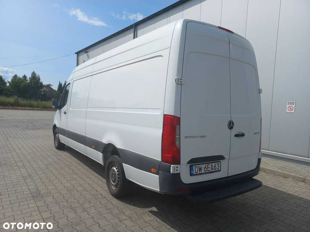 Mercedes-Benz Sprinter - 2