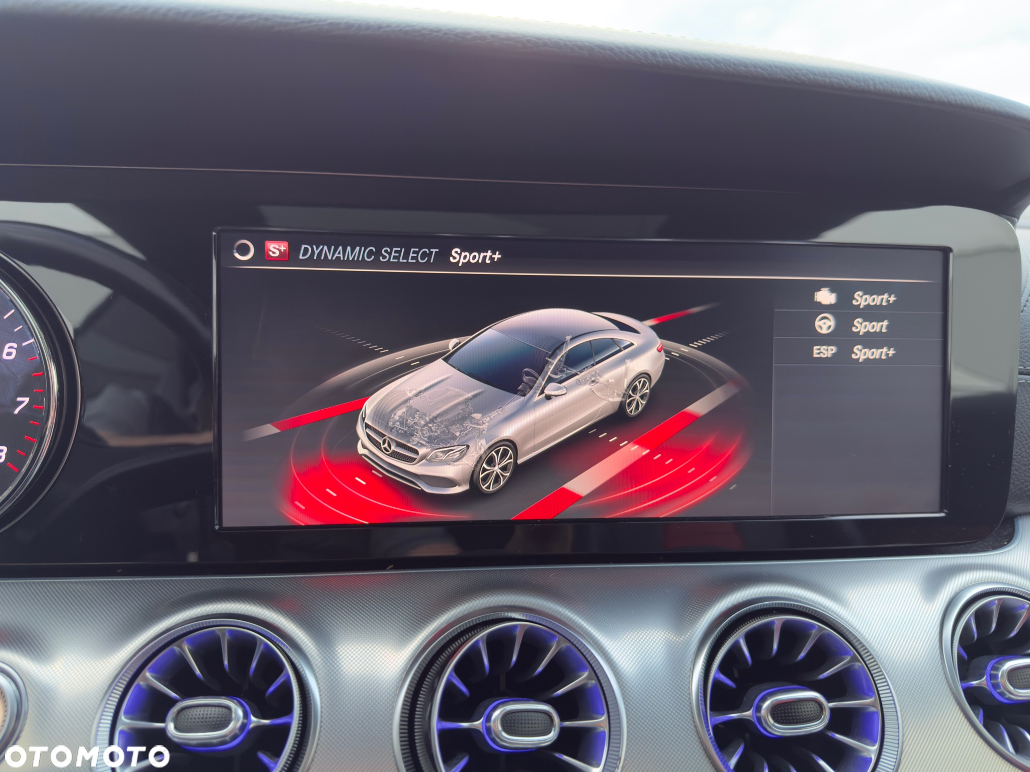 Mercedes-Benz Klasa E 200 Coupe 4-Matic 9G-TRONIC - 39