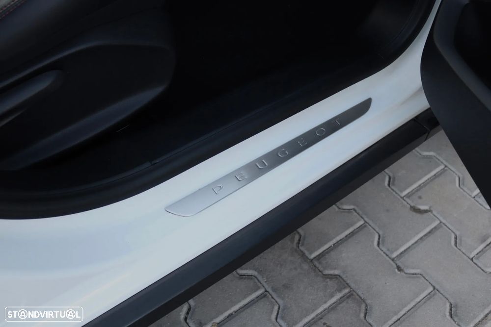 Peugeot 2008 1.2 PureTech GT Line - 48