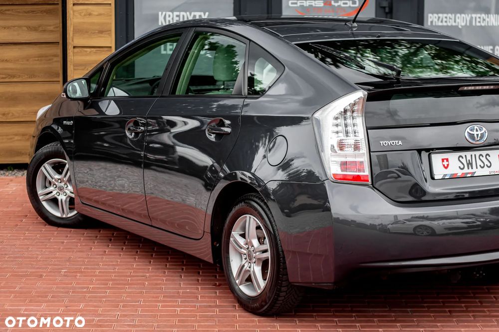 Toyota Prius (Hybrid) Life - 8