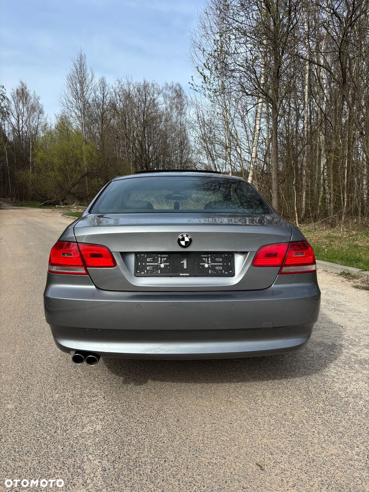 BMW Seria 3 325i - 4