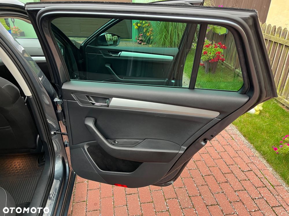 Skoda Superb 2.0 TDI DSG Ambition - 26