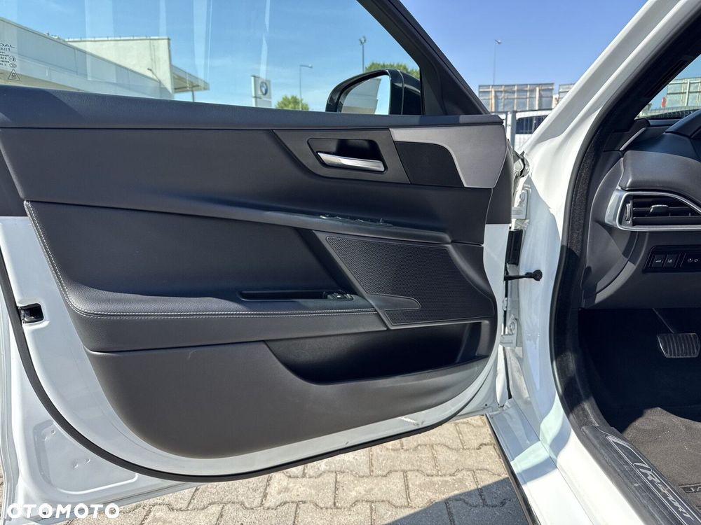 Jaguar XE - 12