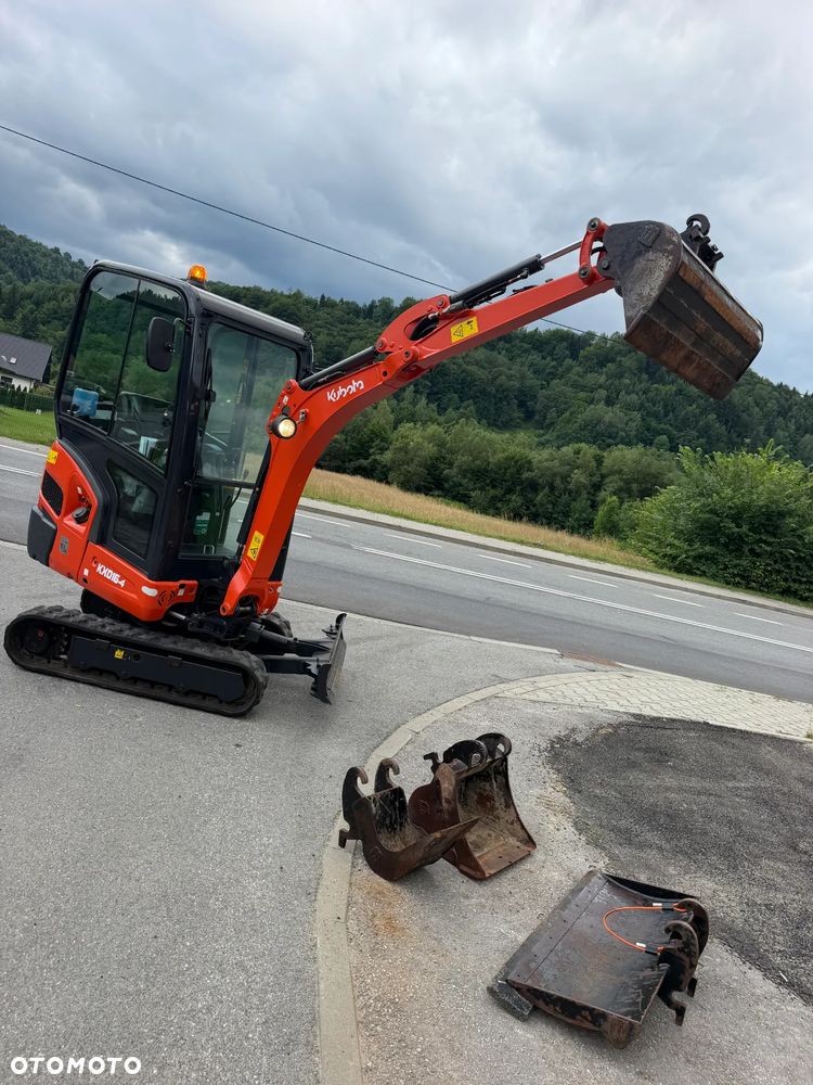 Kubota KX016-4 Koparka Gąsienicowa 2 tony. DEKRA aktualna do 2026r. 3 łyżki.+ pług fabryczny do równania kruszywa lub odśnieżania. Szybkozłącze Hydrauliczne. zmiana łyżek bez wychodzenia z kabiny! Rozsuwane Hydr. podwozie! Sprowadzona z Gospodarstwa Norweskiego! Zero luzów i wycieków. Maszyna jak Nowa z Salonu! 2020 rok. 1000 mtg! Pełna Dokumentacja. Gąsienice bez zużycia! Łyżka Skarpowa+ 2 kopiące. szybka wolna jazda. Ani deka luzów i wycieków. OKAZJA  Dodatkowe sekcje Hydr. Po serwisach kolejny za 400 mtg! - 11