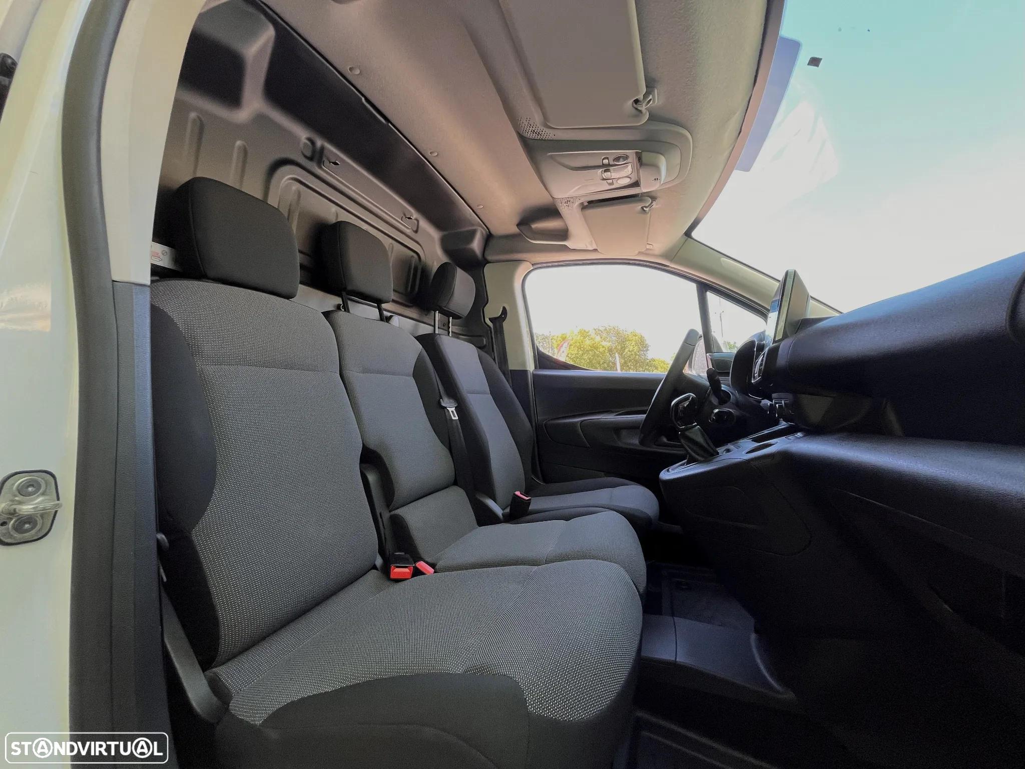Opel Combo 1.5 CDTI Enjoy 3 lug. Ecrã táctil - 18