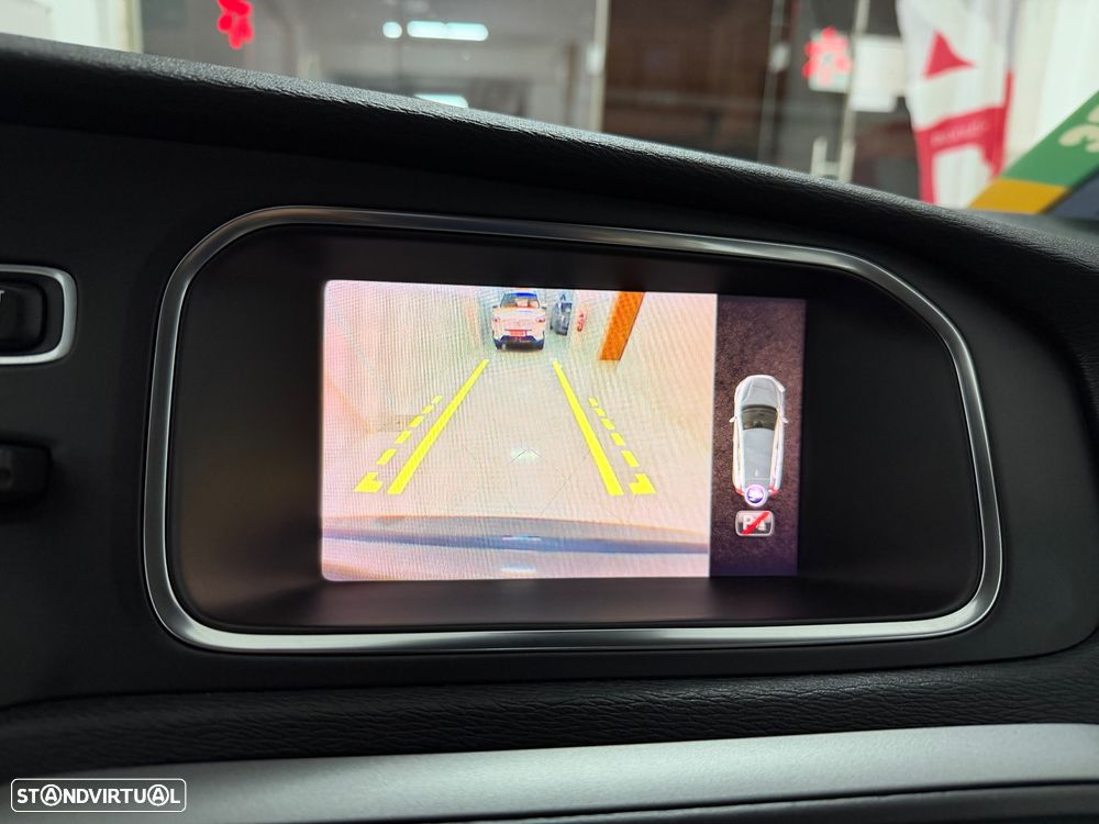 Volvo V40 2.0 D2 Momentum Geartronic - 21