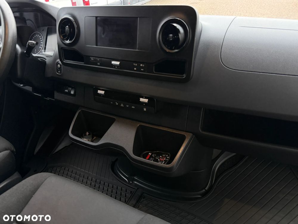 Mercedes-Benz Sprinter 3,0 319 Izoterma Winda - 26