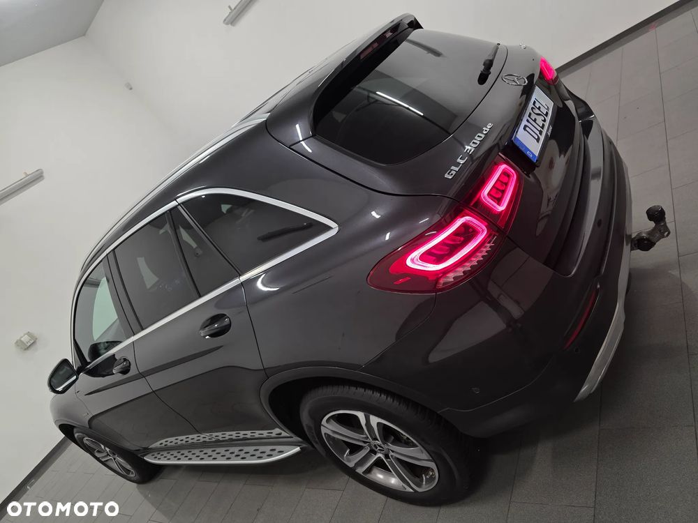Mercedes-Benz GLC 220 d 4Matic 9G-TRONIC AMG Line Plus - 33