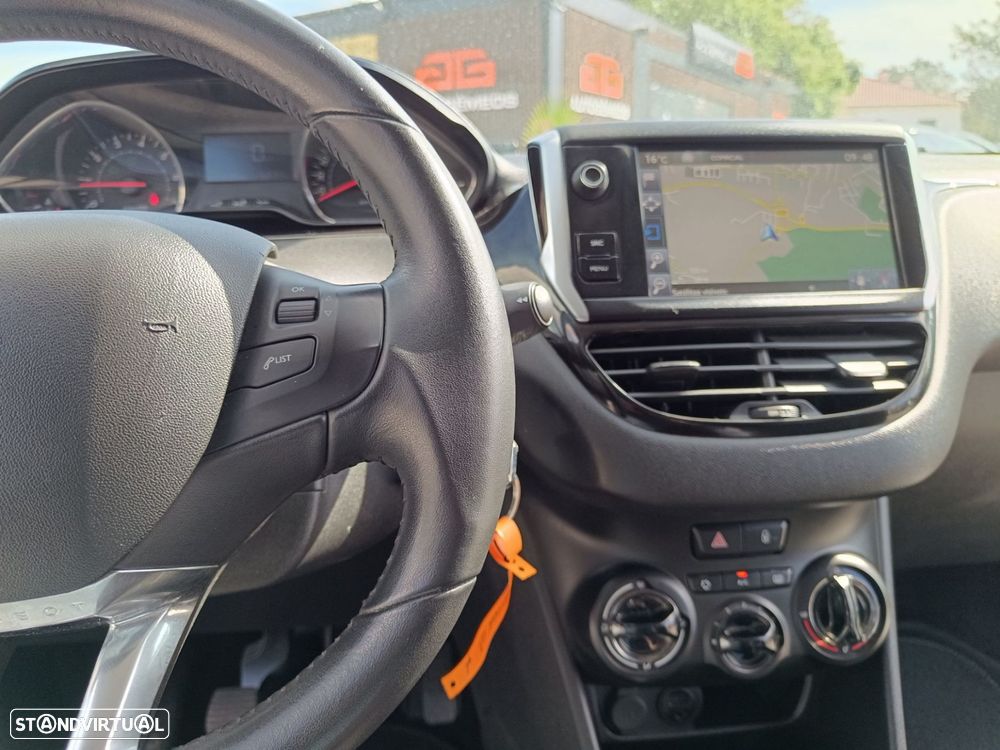 Peugeot 208 1.2 VTi SE Style - 20