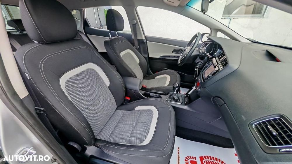 Kia Ceed - 13