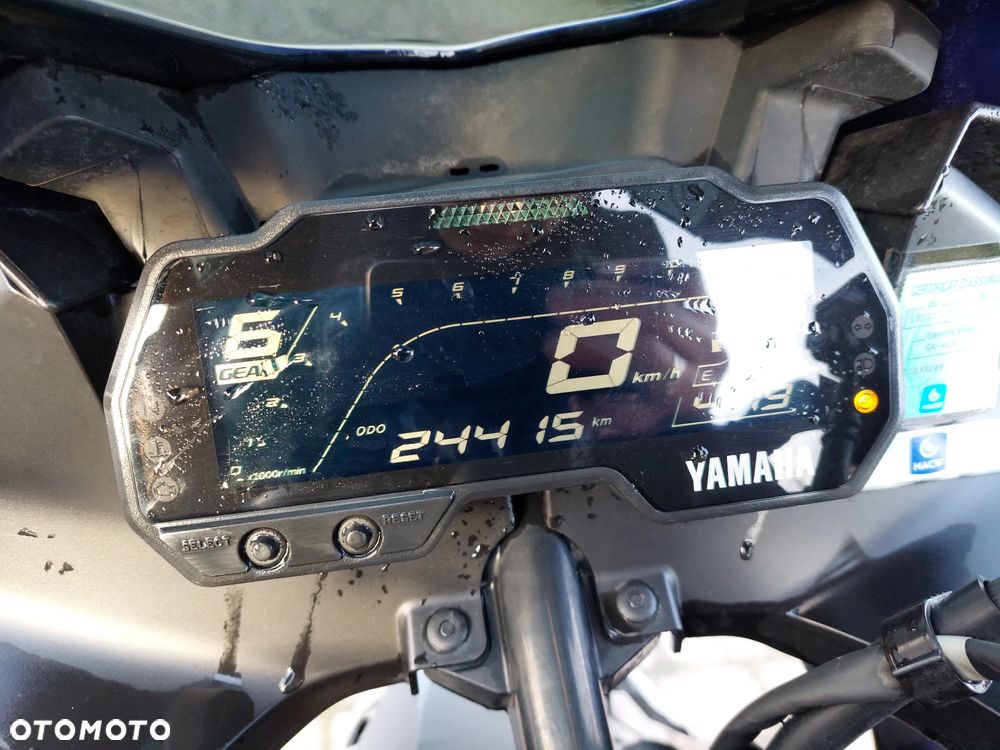 Yamaha YZF - 22