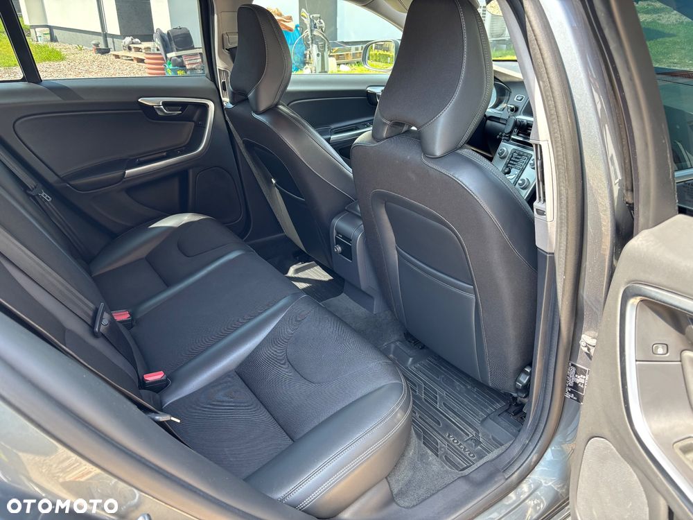 Volvo V60 D4 Drive-E Momentum - 16