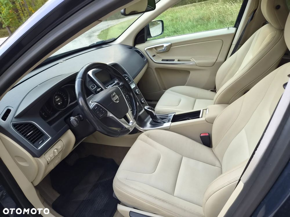 Volvo XC 60 2.4D AWD Momentum - 16