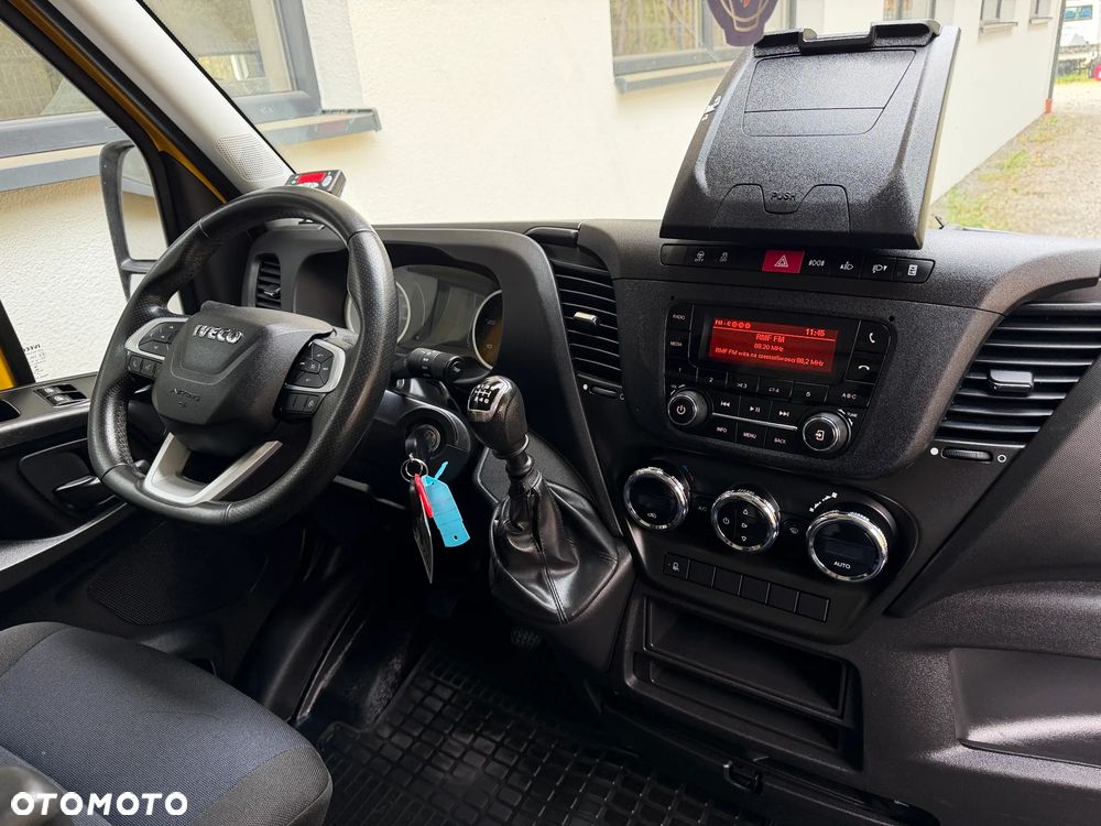 Iveco 35S16 3.0l Chłodnia 8 Palet / Agregat Carrier Viento / Izoterma RomCar / Unikatowy stan / Nowe opony / Serwisowany w aso / FV23% - 33