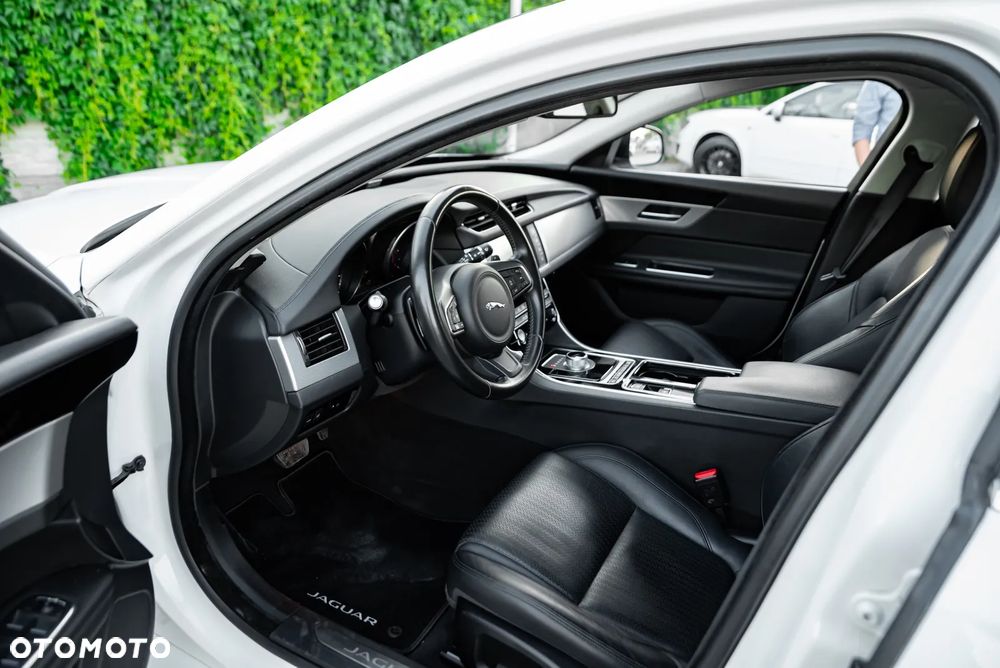 Jaguar XF 20d Prestige - 20