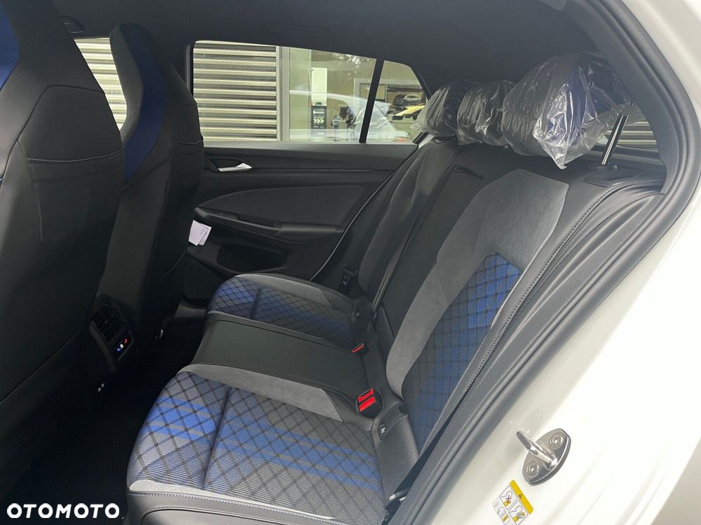 Volkswagen Golf - 16