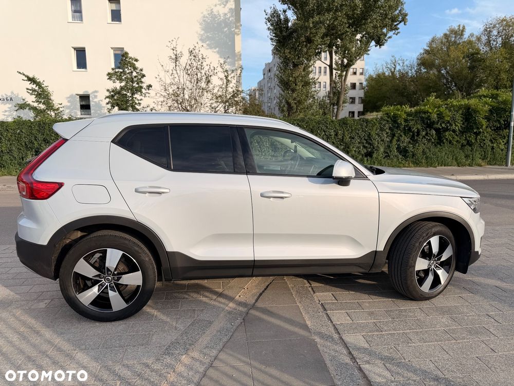 Volvo XC 40 T3 Momentum Pro - 2