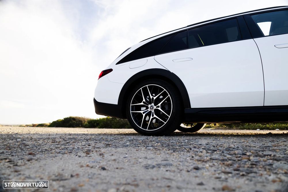 Mercedes-Benz E 300 de 4Matic All-Terrain - 40
