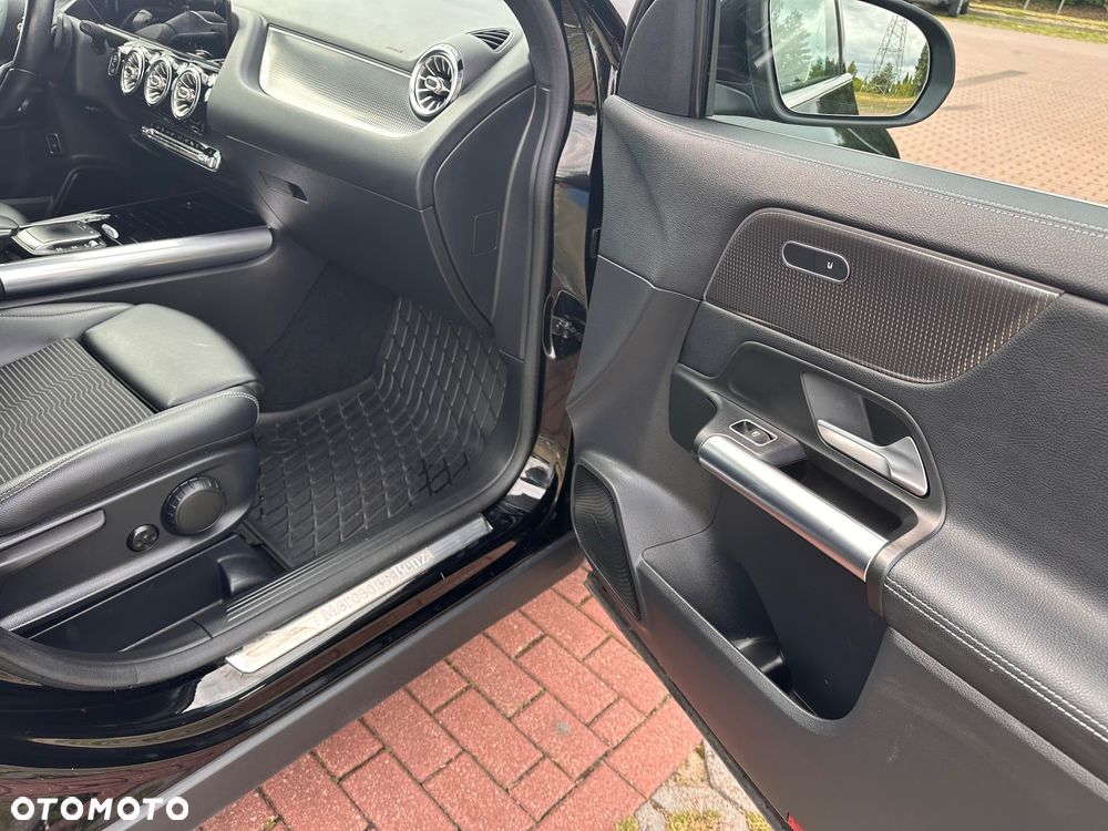 Mercedes-Benz GLA 200 d 4-Matic - 11