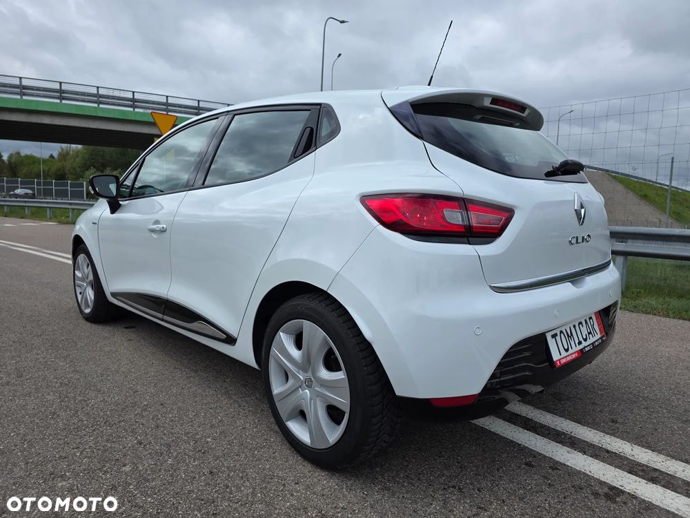Renault Clio 1.2 16V 75 Limited - 11