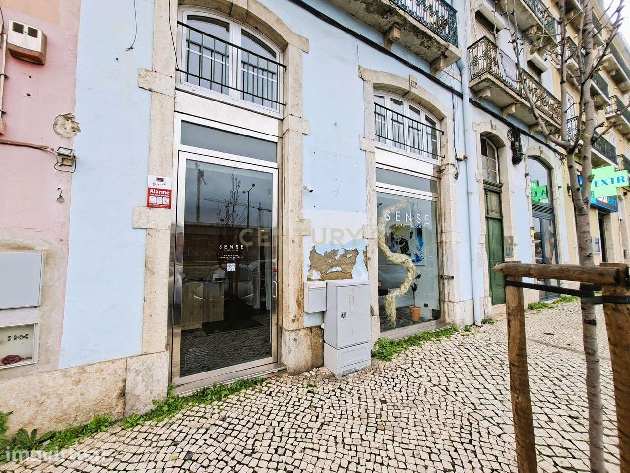 Trespasse Salão de Beleza e Cabeleireiro na Av 24 Julho clientela fide - Grande imagem: 2/15