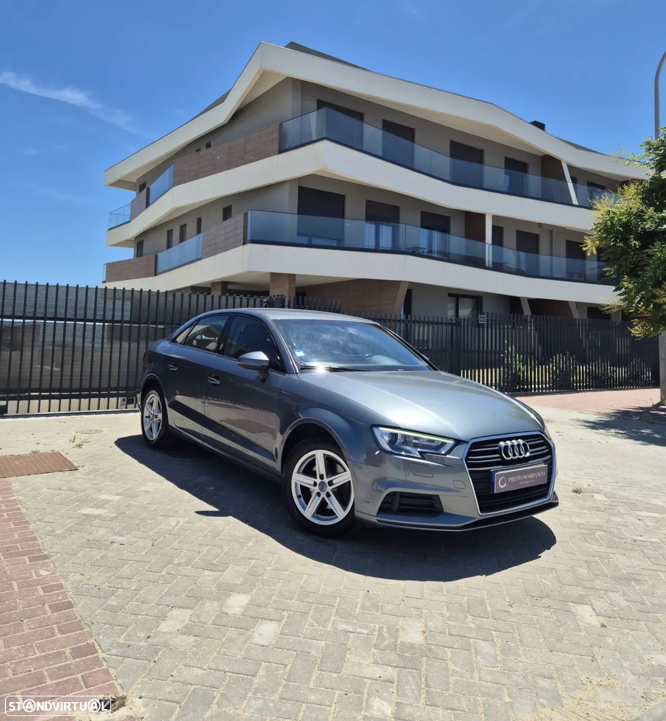 Audi A3 Limousine 1.6 TDI Design - 1