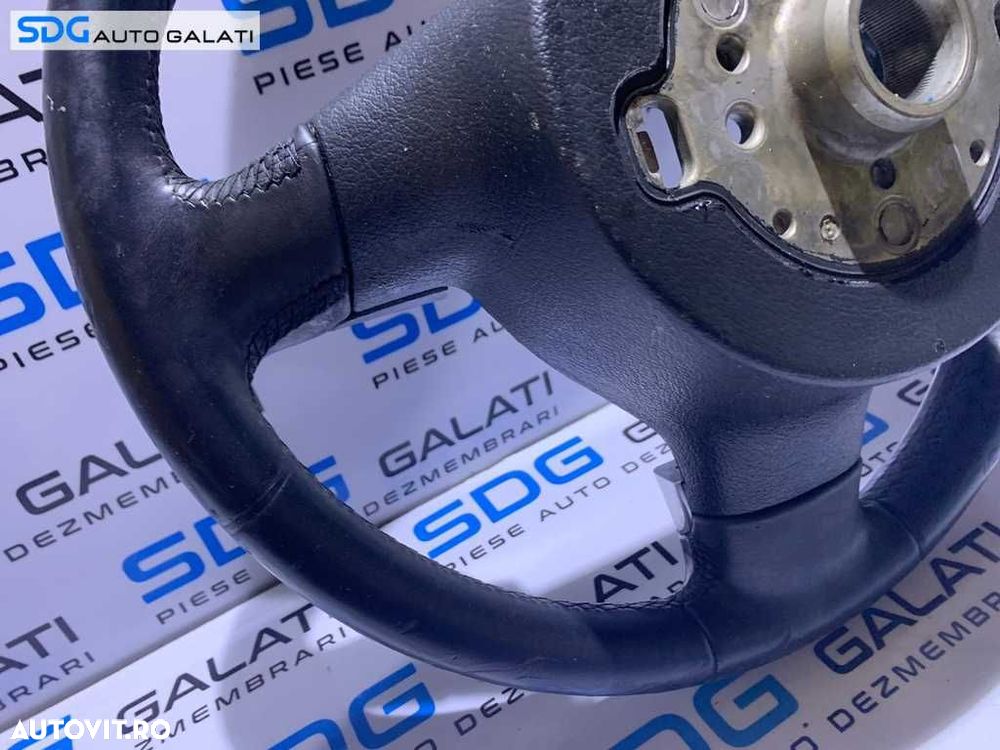 Volan Piele in 3 Spite VW Golf 5 GT 2004 - 2008 Cod: 1K0419091CJ / 1K0419091M - 17