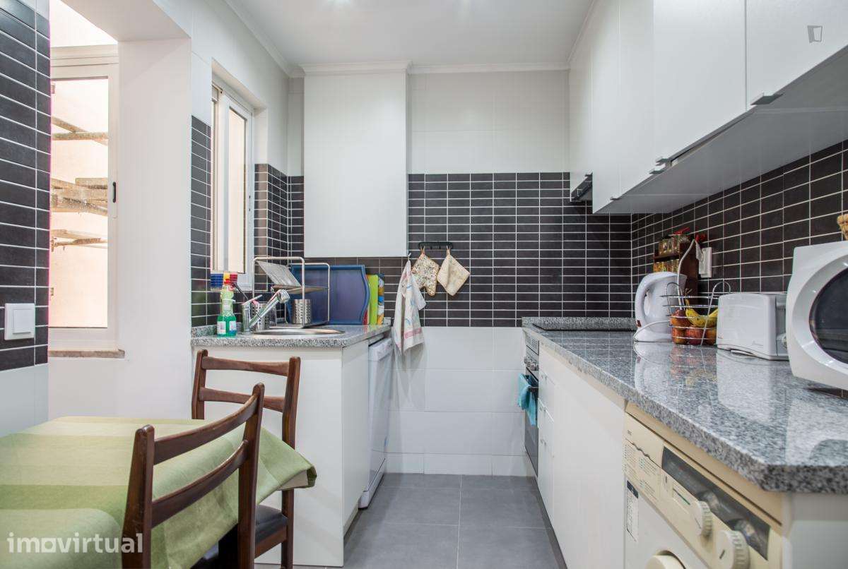Quarto - localizado em Entrecampos Lisbon - Grande imagem: 2/9