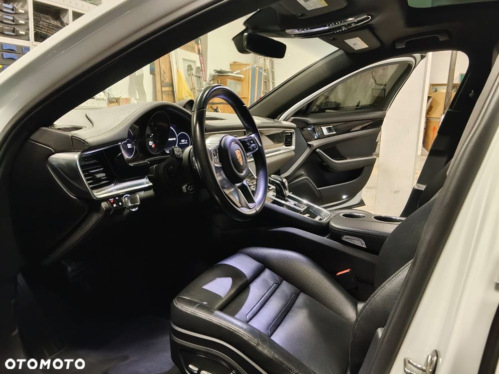 Porsche Panamera - 19