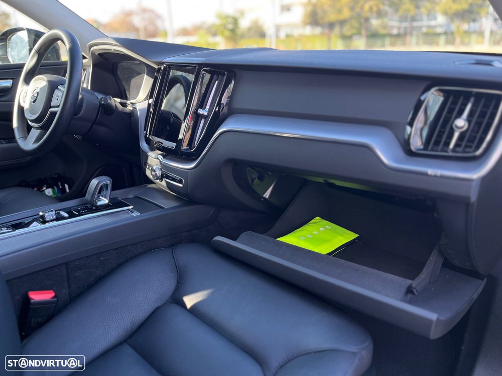 Volvo XC 60 2.0 B4 Momentum - 2