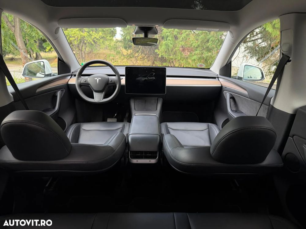 Tesla Model Y Long Range Dual Motor AWD - 15