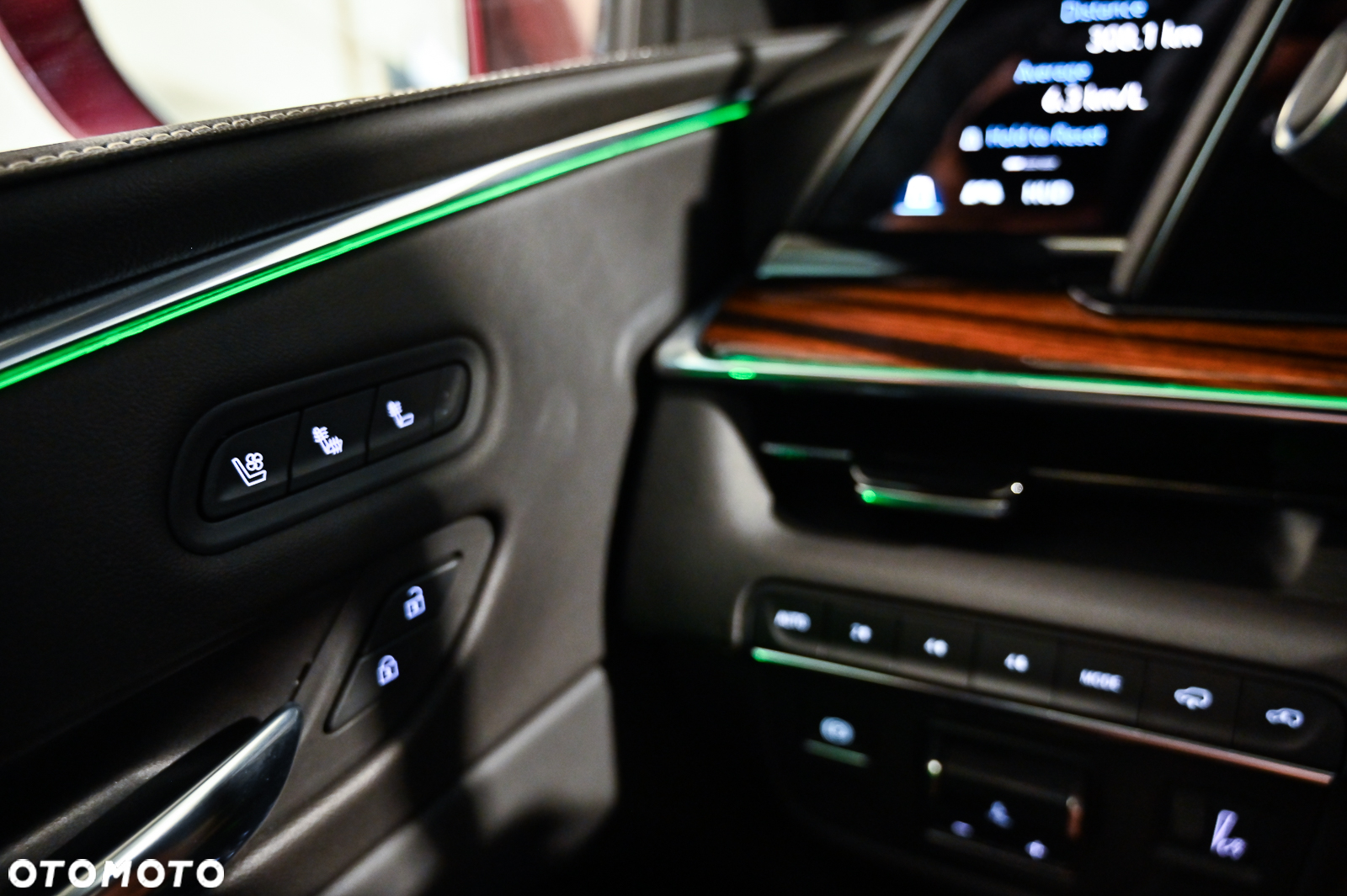 Cadillac Escalade - 24