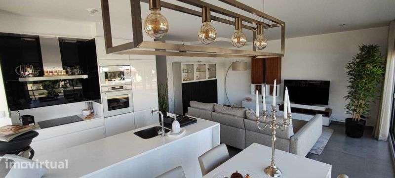 Excelente T2 com Grande Terraço, Piscina e 2 Lugares de Garagem - Grande imagem: 4/8