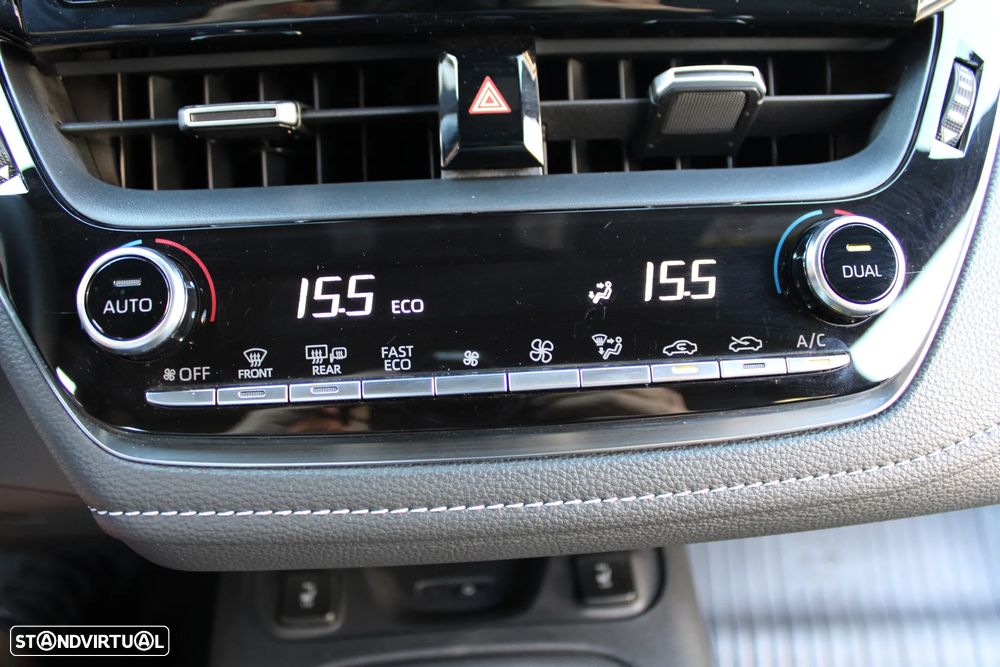 Toyota Corolla 1.8 Hybrid Exclusive - 32