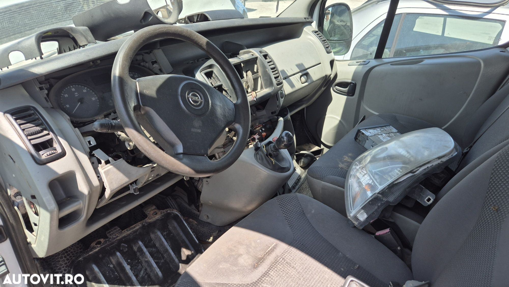 Dezmembram Opel Vivaro 2007 2.5dci Manual - 3