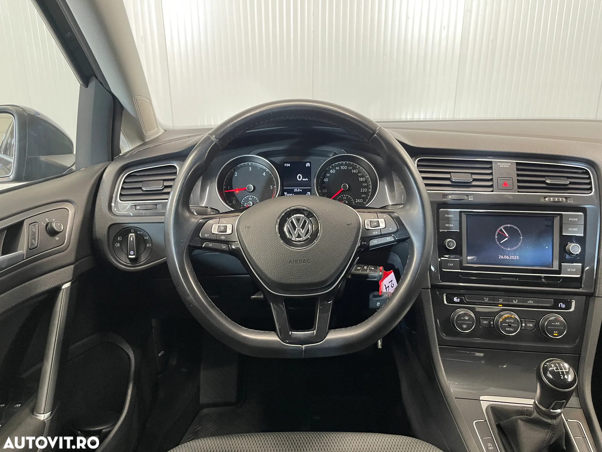 Volkswagen Golf 1.6 TDI Comfortline - 6