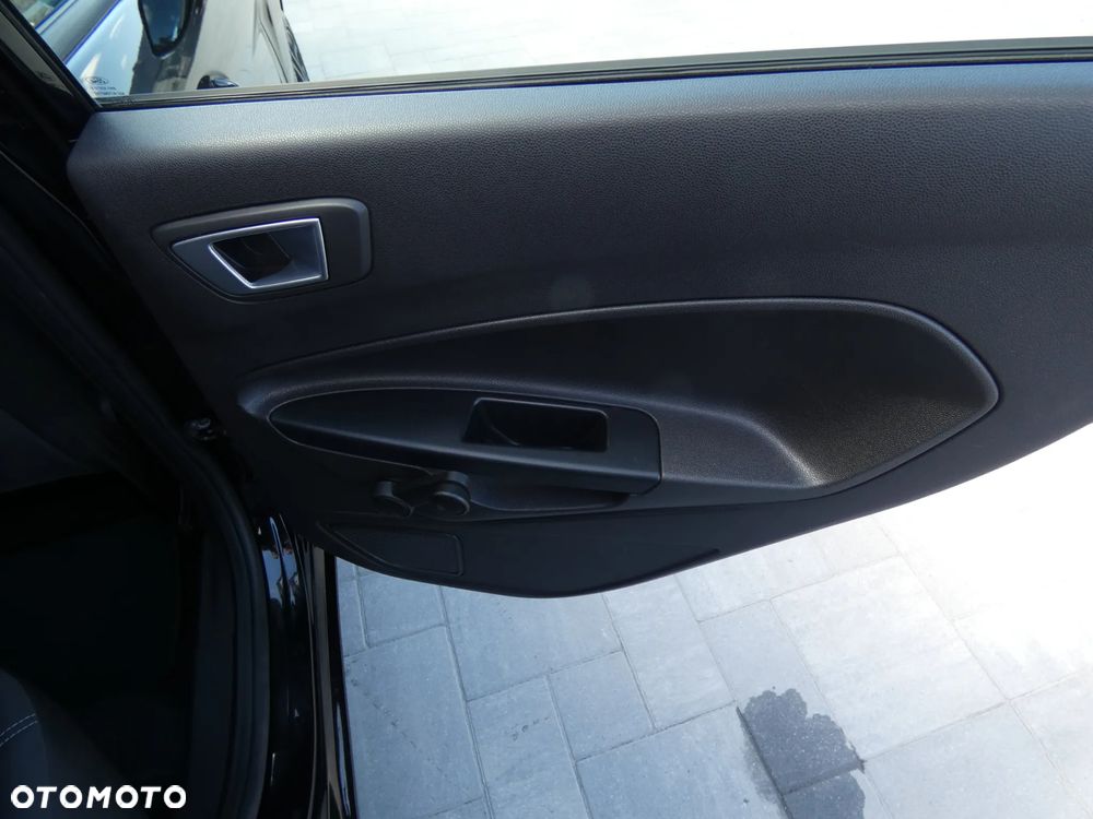 Ford Fiesta 1.25 Champions Edition - 30