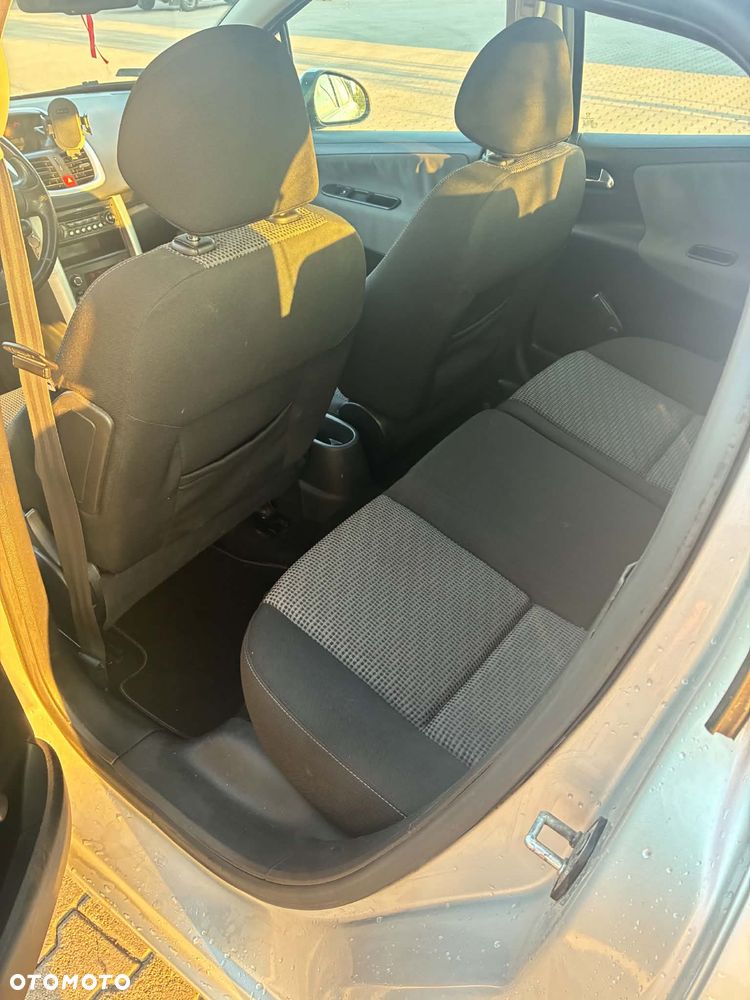Peugeot 207 1.6 HDi - 12