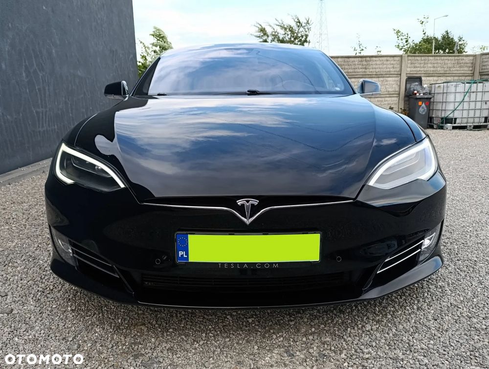 Tesla Model S - 18