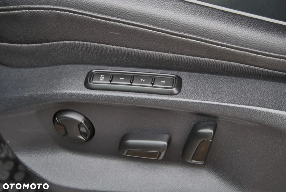 Volkswagen Tiguan 2.0 TDI SCR R-Line - 14