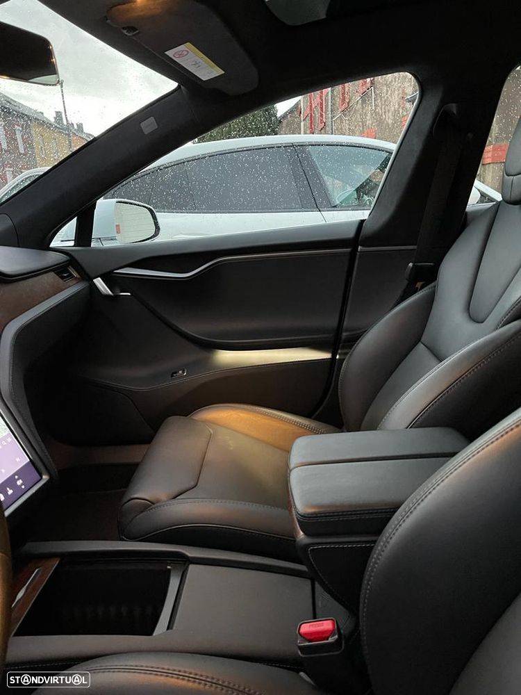 Tesla Model S Long Range - 11